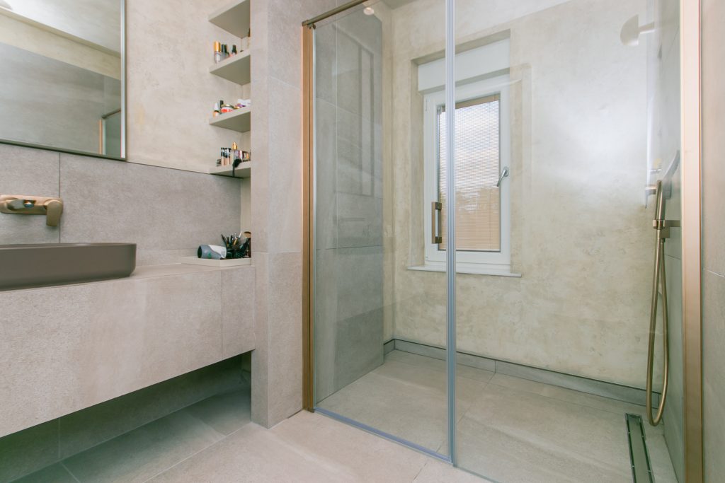 Eskitme Menteşeli Duşakabin